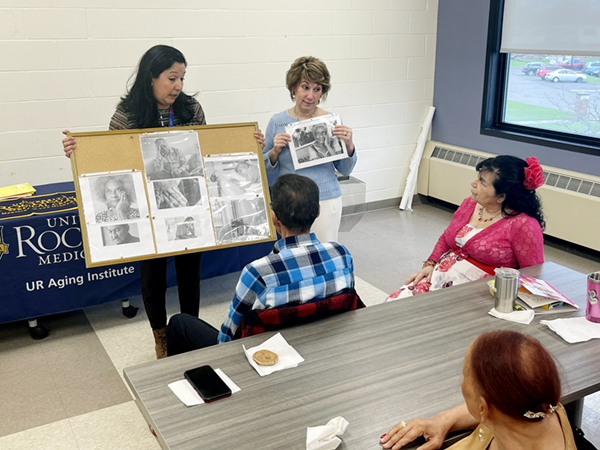 Interactive discussion of photos