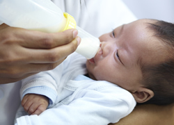 Feeding a baby with cleft lip/cleft palate