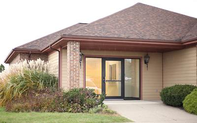 Entrance of Flaum Eye Institute - Geneseo office