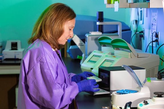 Marlene Balys performing a single cell experiment in the lab