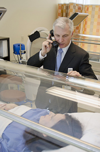 Doctor counseling patient in oxygen therapy