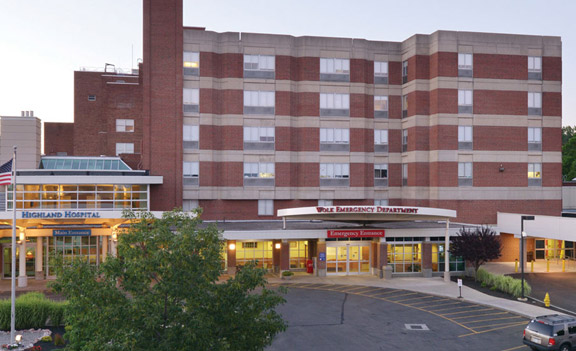 Replacing an air handling unit on the roof of the Emergency Department 